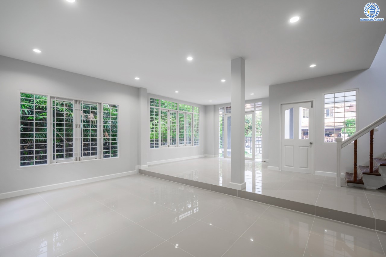 บ้านมือสองตกแต่งใหม่ ม.ชัยพฤกษ์ บางบัวทอง บ้านเดี่ยวแบรนด์ LH เนื้อที่ 79.7 ตร.ว. ฟังก์ชัน 3 ห้องนอน 3 ห้องน้ำ 1 ห้องแม่บ้าน จอดรถ 2 คัน พร้อม Facilities ครบครัน บนทำเลเดินทางสะดวก ติดถนนบางกรวย-ไทรน้อย ใกล้เซ็นทรัลเวสต์เกต และรถไฟฟ้าสายสีม่วง "สถานีบางพลู"